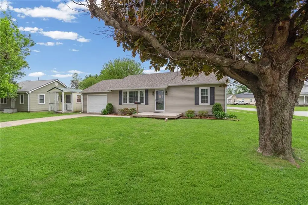 200 E 5th Street, Norborne, MO 64668 - #1