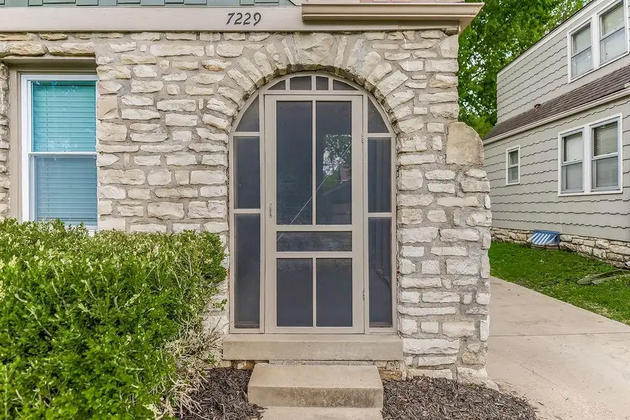 7229 Baltimore Avenue, Kansas City, MO 64114 - #3