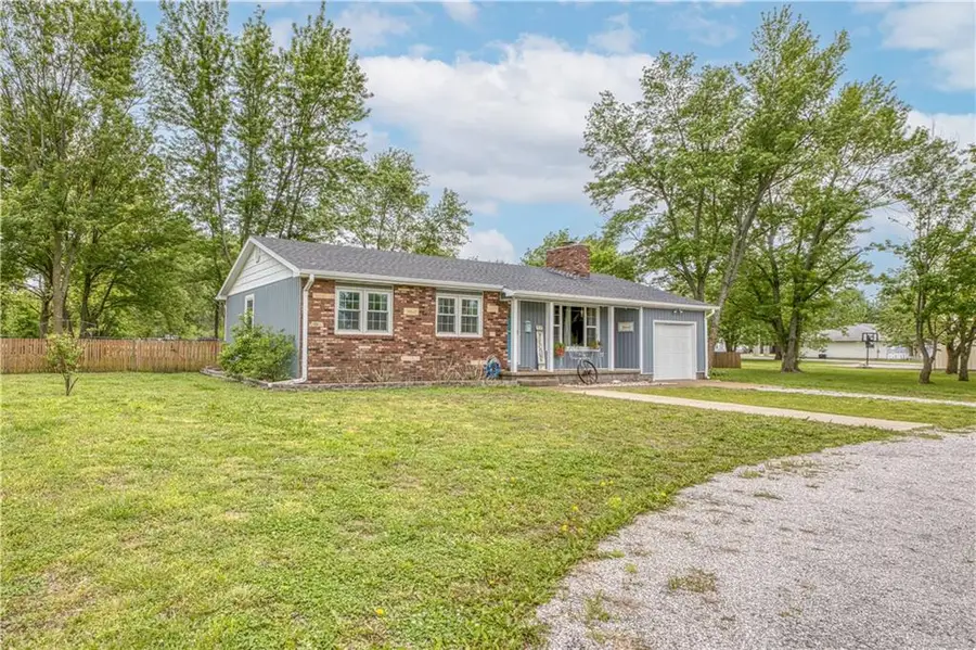 807 Carline Road, Girard, KS 66743 - #2
