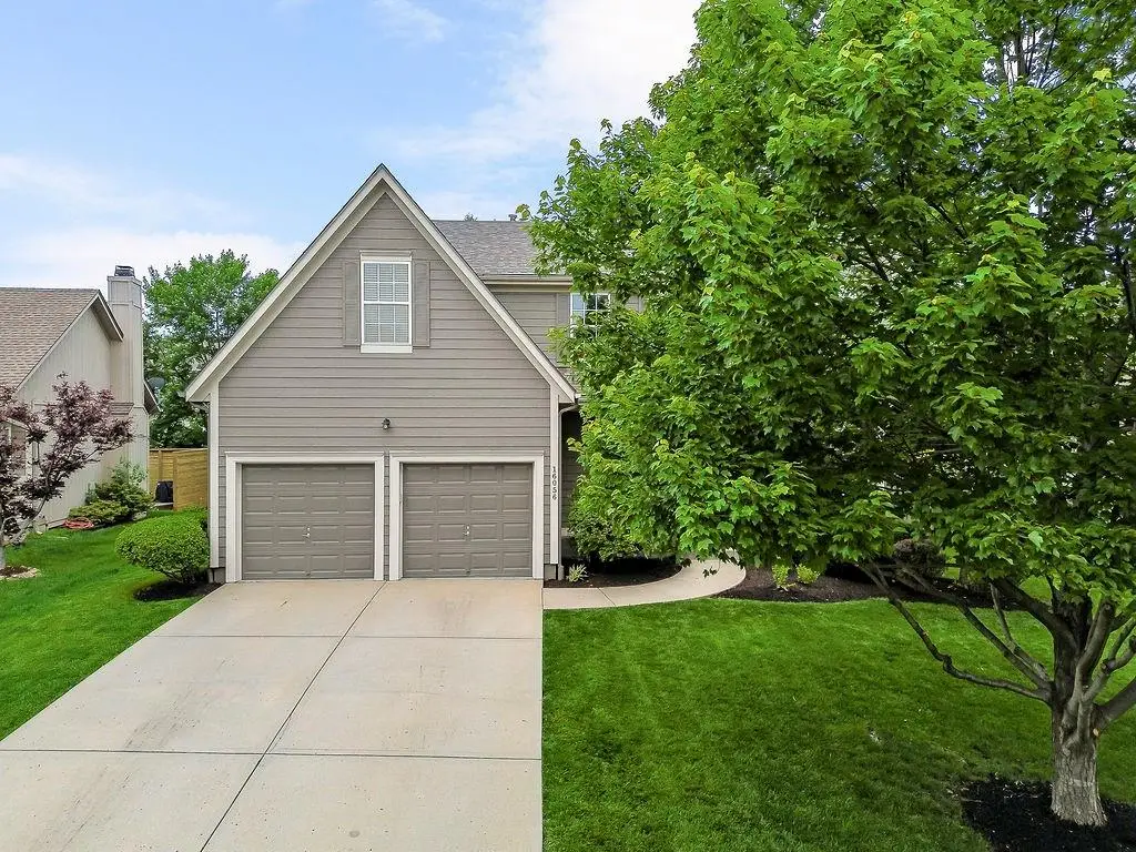16056 S Stagecoach Drive, Olathe, KS 66062 - #1