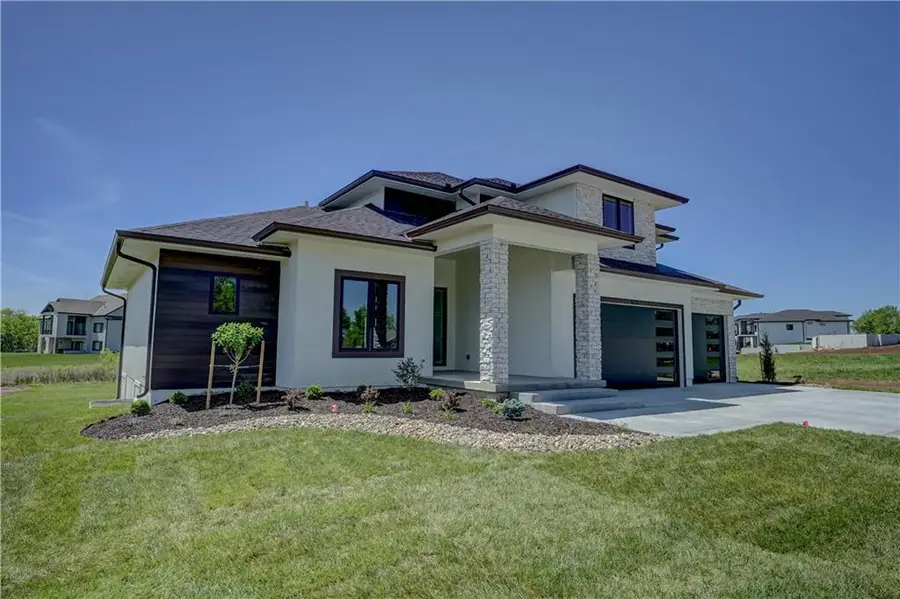 573 South Shore Drive, Lake Winnebago, MO 64034 - #3