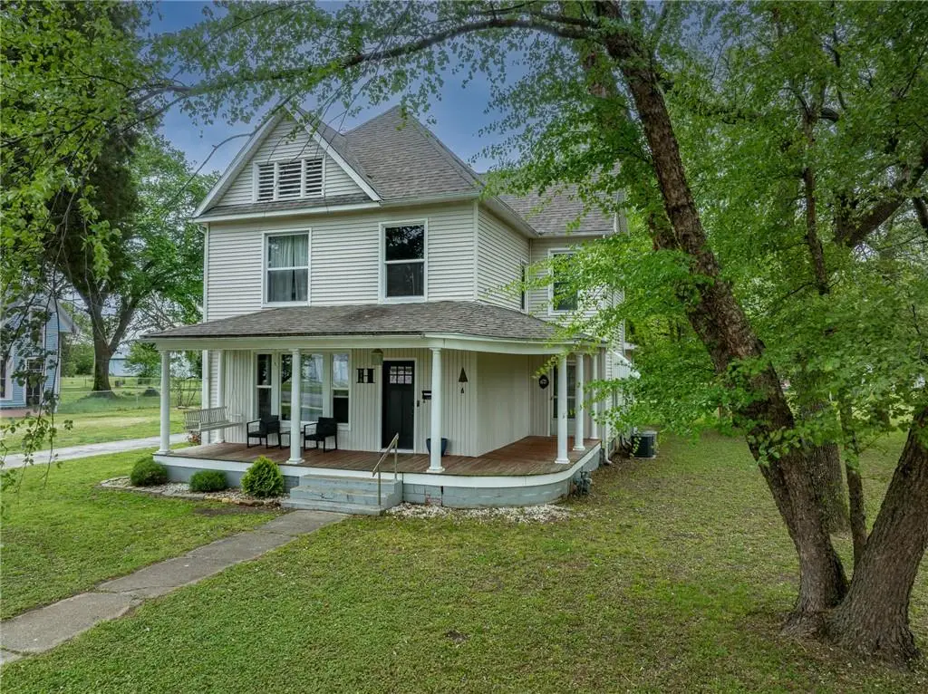 618 E Maple Street, Columbus, KS 66725 - #1