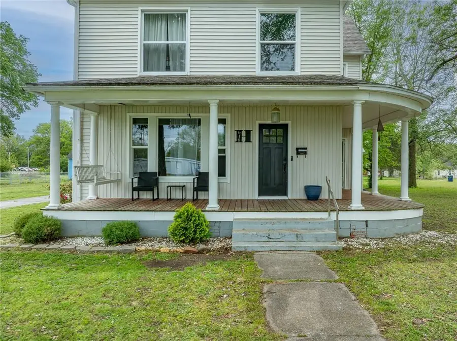 618 E Maple Street, Columbus, KS 66725 - #3