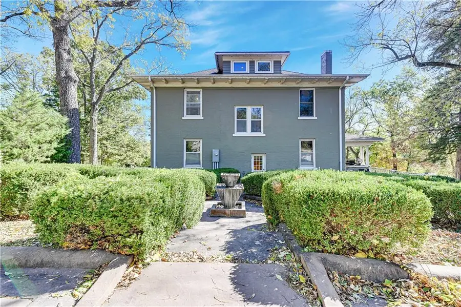 221 W Front Street, Bonner Springs, KS 66012 - #2