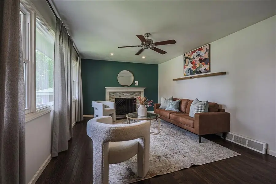8404 Kenwood Avenue, Kansas City, MO 64131 - #2