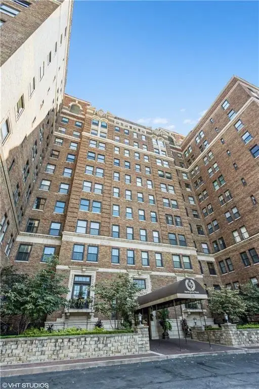 229 Ward Parkway #101B, Kansas City, MO 64112 - #3