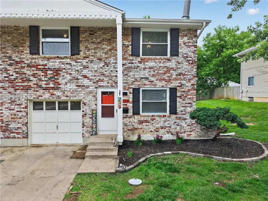 7189 NW Chapel Woods Lane, Kansas City, MO 64152 - #1