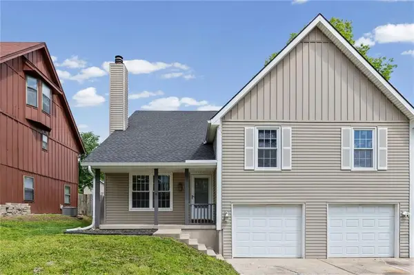 1422 La Chateau Drive, Liberty, MO 64068