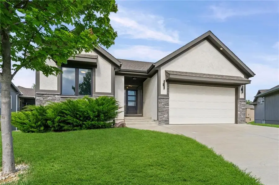 4910 NW Ridgewood Court, Riverside, MO 64150 - #2