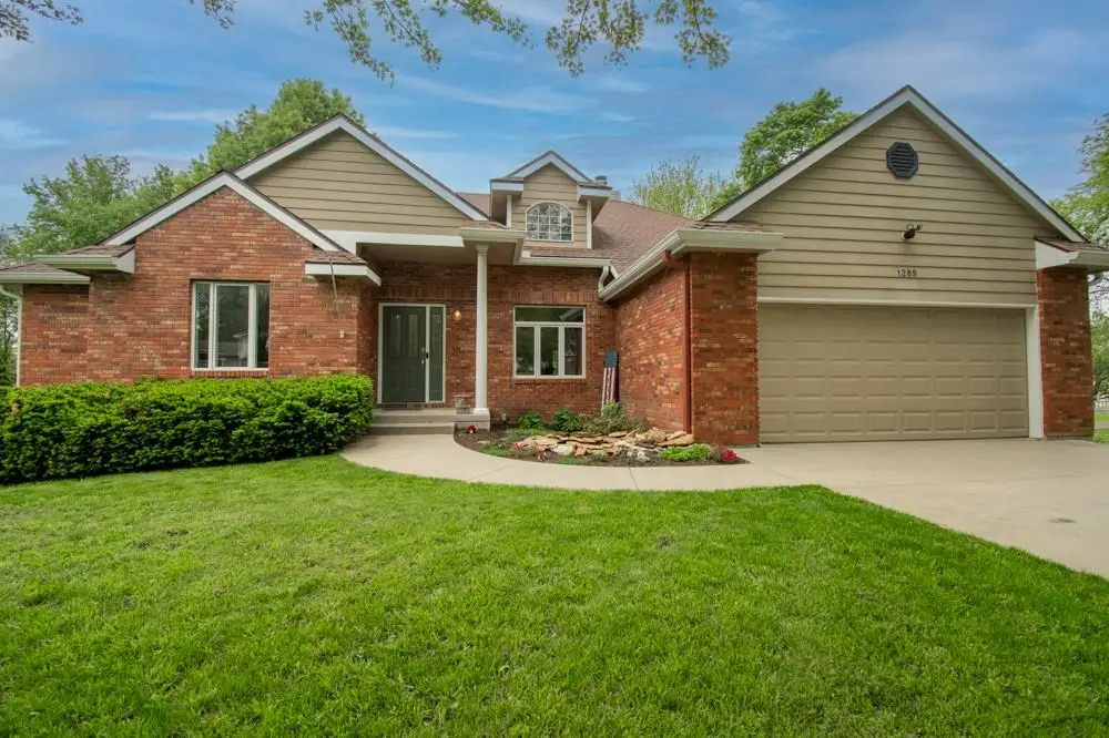 1209 10th Street, Baldwin City, KS 66006 - #1