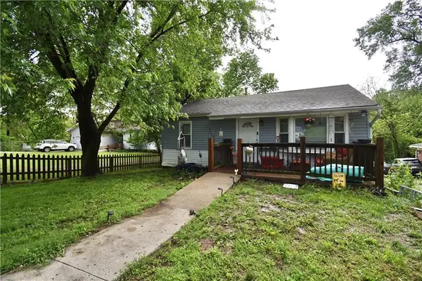 5239 N Bristol Avenue, Kansas City, MO 64119