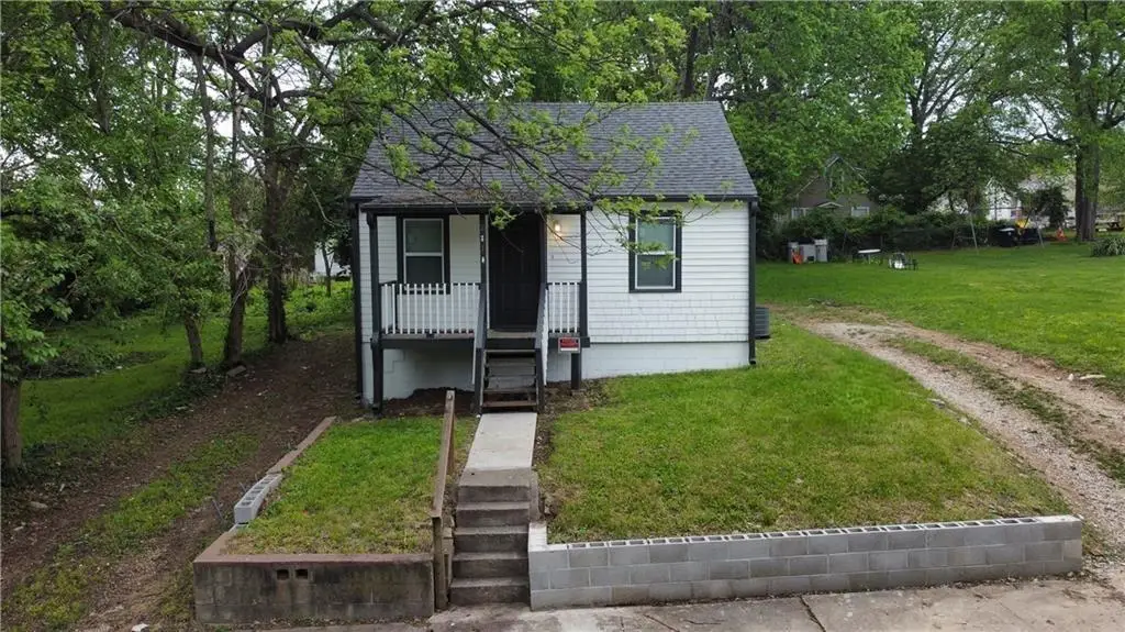 2810 Elmwood Avenue, Kansas City, MO 64128 - #1