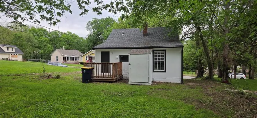 2810 Elmwood Avenue, Kansas City, MO 64128 - #2