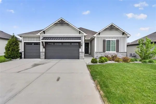 227 SW Eagles Ridge Drive, Blue Springs, MO 64014
