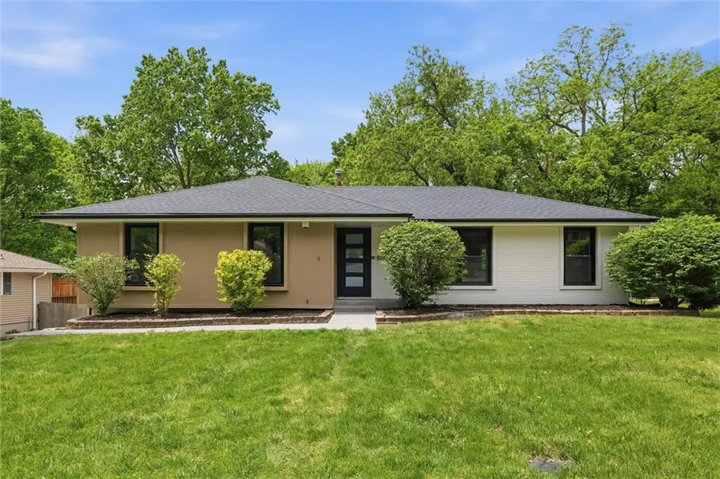 6832 NW Pleasant View Drive, Parkville, MO 64152 - #1