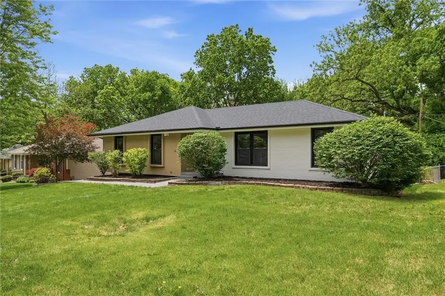 6832 NW Pleasant View Drive, Parkville, MO 64152 - #2