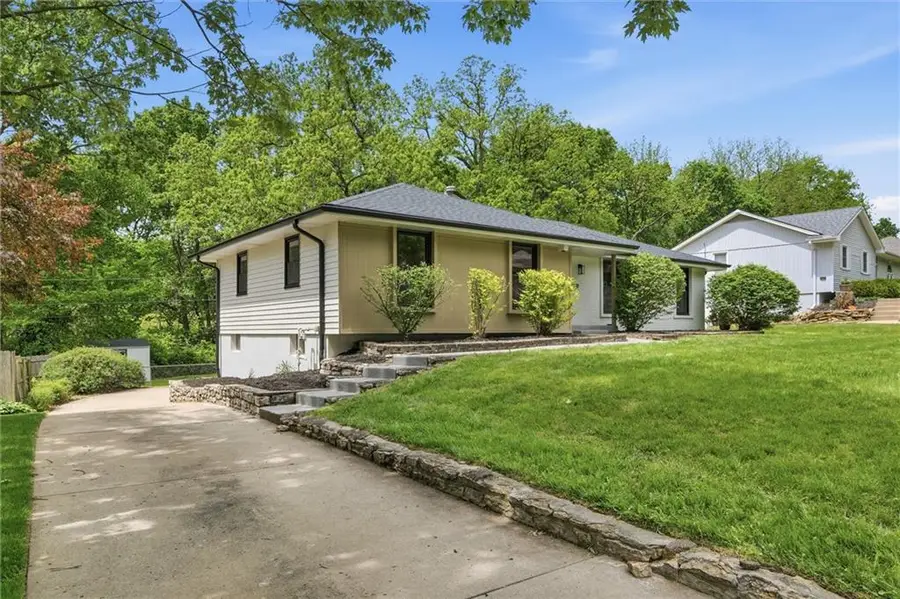 6832 NW Pleasant View Drive, Parkville, MO 64152 - #3