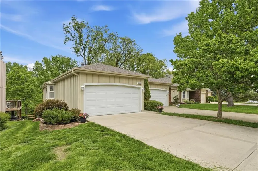 12338 W 105th Terrace, Overland Park, KS 66215 - #2