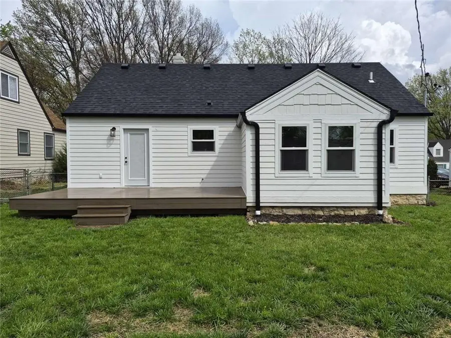 8012 Belleview Avenue, Kansas City, MO 64114 - #2