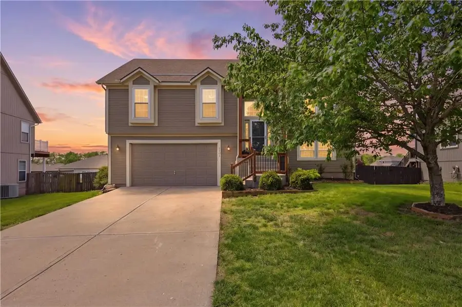1131 S 12th Street, Louisburg, KS 66053 - #2