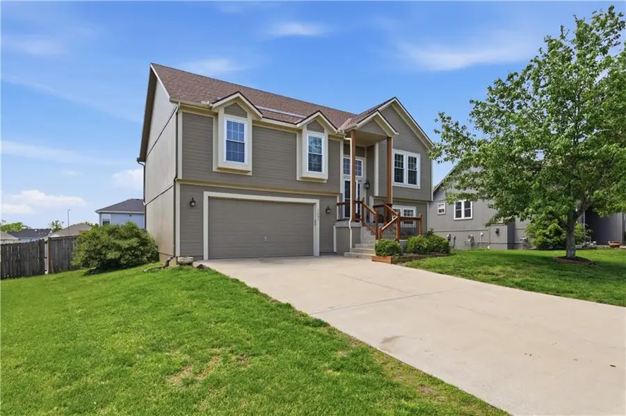 1131 S 12th Street, Louisburg, KS 66053 - #3