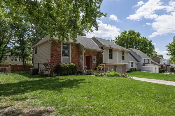 14005 S Cottonwood Drive, Olathe, KS 66062