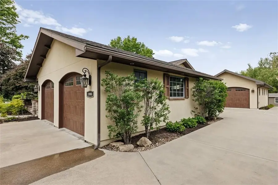 3908 W 140th Drive, Leawood, KS 66224 - #3