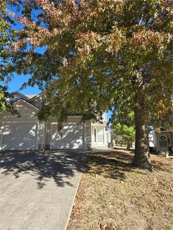 1327 SE Broadway Circle, Lee's Summit, MO 64081