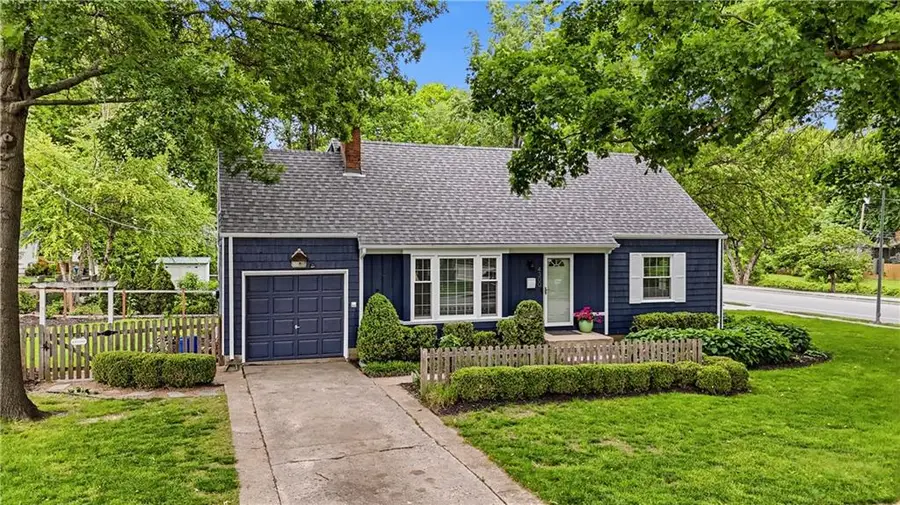 4300 W 71st Terrace, Prairie Village, KS 66208 - #2