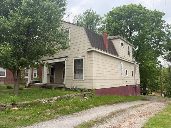 1208 N 10th Street, St Joseph, MO 64501