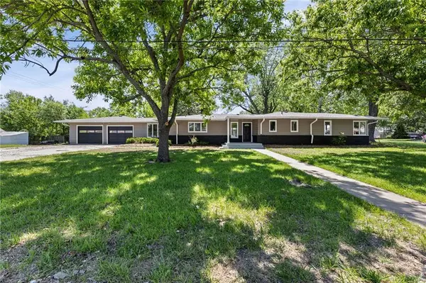 204 E 14th Street, Ottawa, KS 66067