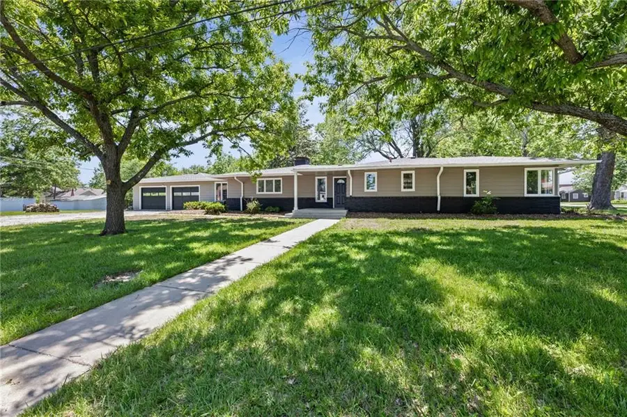 204 E 14th Street, Ottawa, KS 66067 - #2