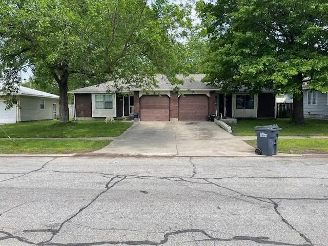 1005 E 7th Street, Pittsburg, KS 66762 - #1