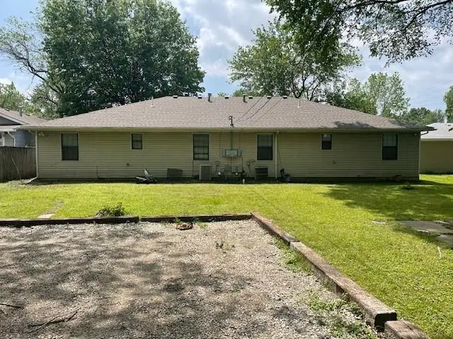 1005 E 7th Street, Pittsburg, KS 66762 - #3