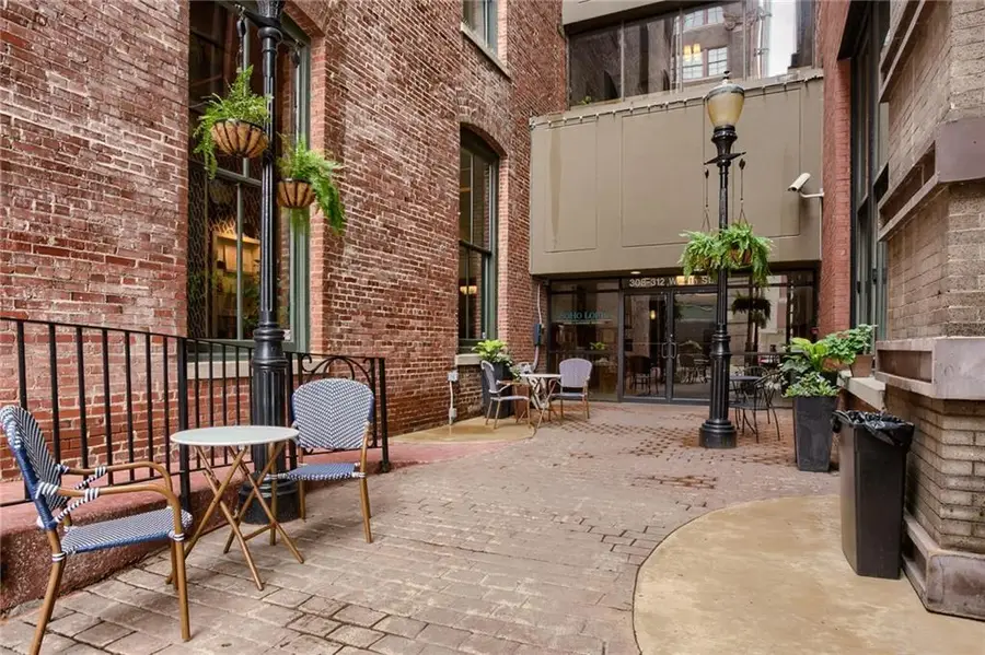 308 W 8th Street #302, Kansas City, MO 64105 - #3