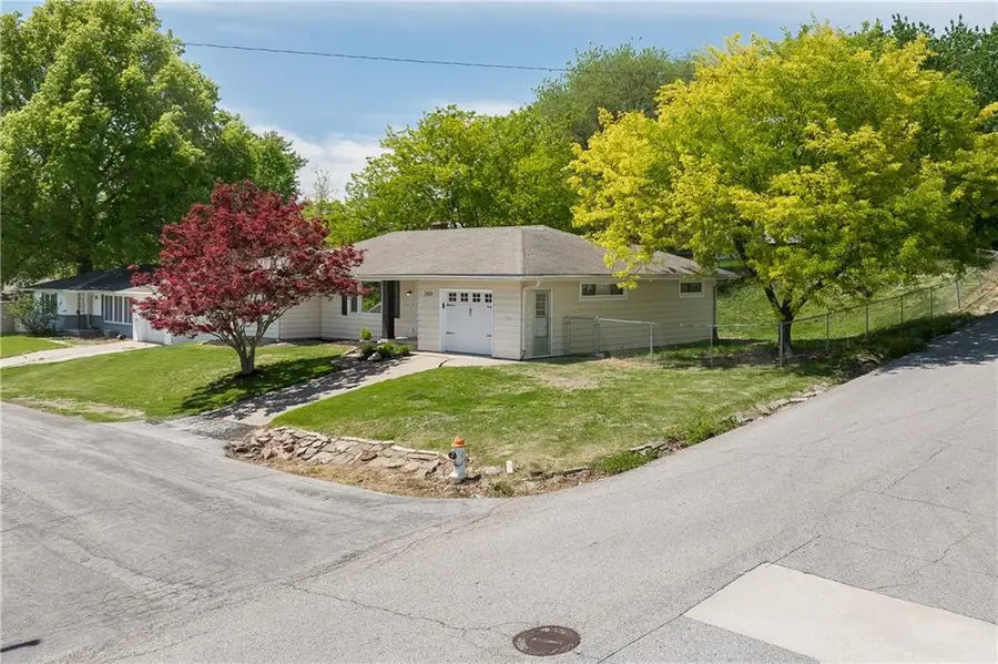 2828 N 32nd Street, Saint Joseph, MO 64506 - #2
