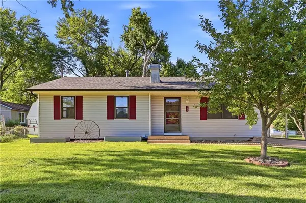 128 SW 18th Street, Oak Grove, MO 64075