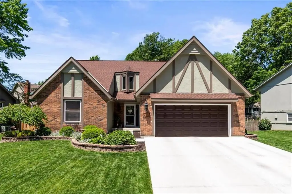 528 SE Country Lane, Lees Summit, MO 64063 - #1