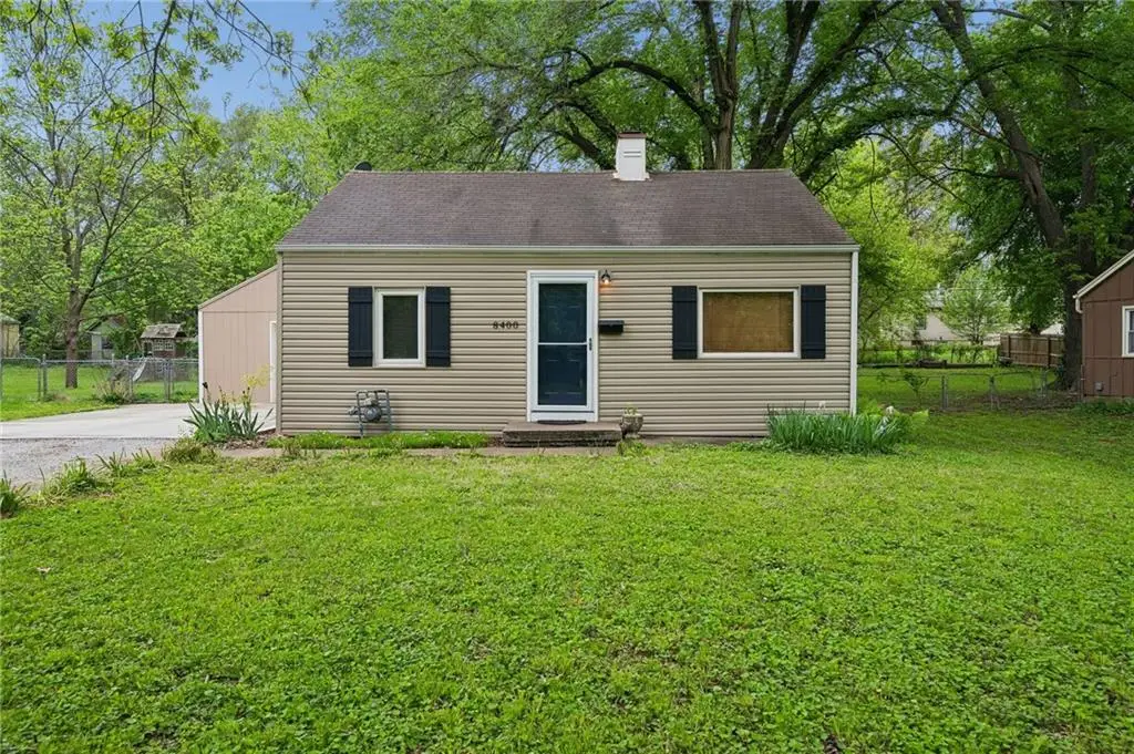8400 Greenwood Street, Raytown, MO 64138 - #1