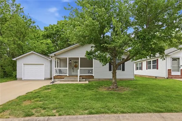 7901 NW 122nd Court, Kansas City, MO 64163