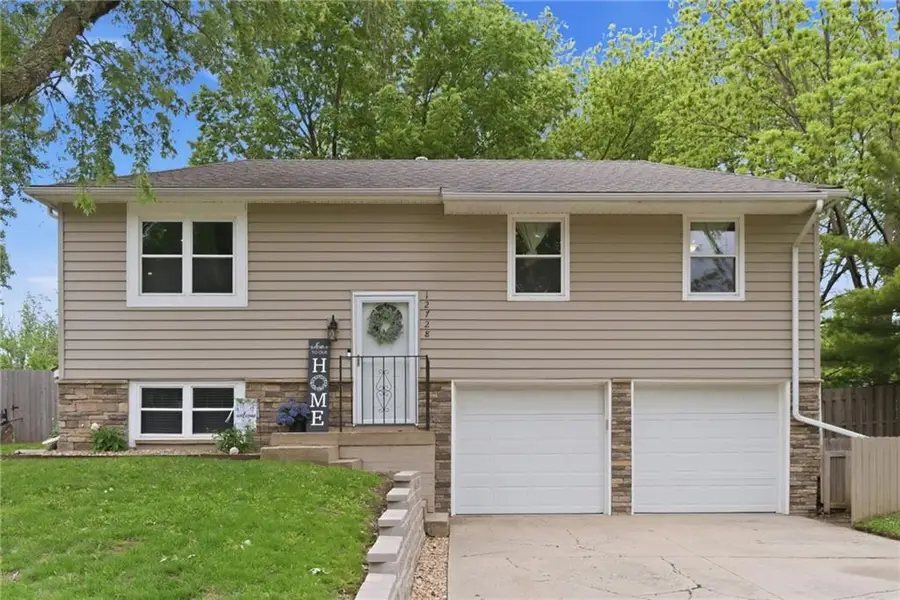 12728 S Sycamore Street, Olathe, KS 66062 - #2