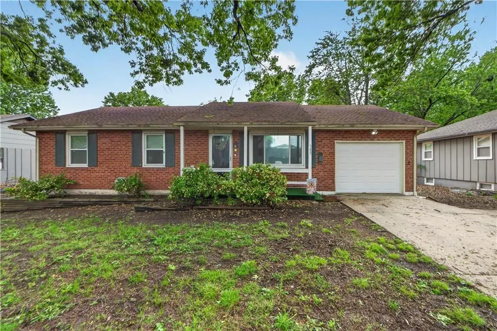 705 NE Darwin Street, Lees Summit, MO 64063 - #1