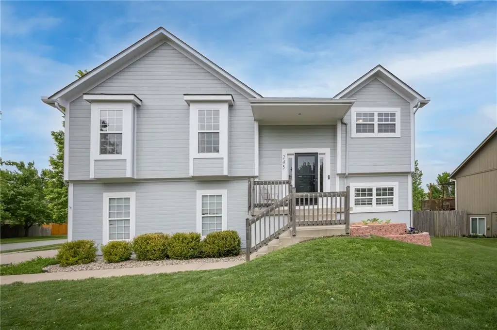 245 W Cheyenne Street, Gardner, KS 66030 - #1