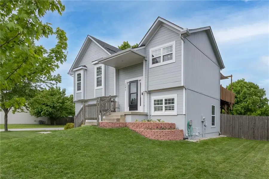 245 W Cheyenne Street, Gardner, KS 66030 - #2