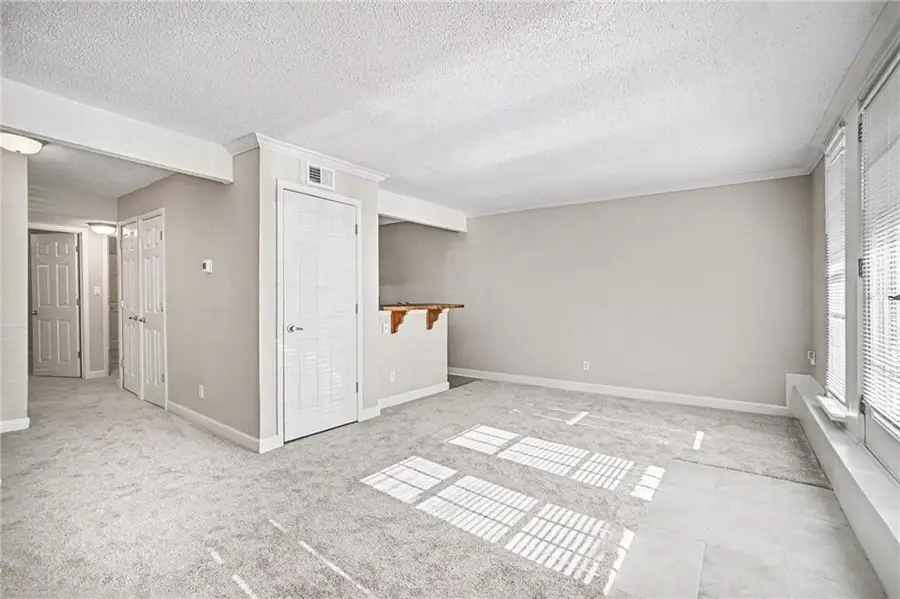 4727 Jarboe Street #107, Kansas City, MO 64112 - #2
