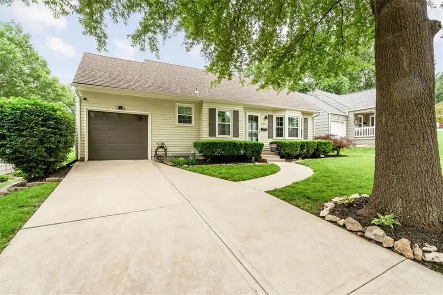 5319 Juniper Street, Roeland Park, KS 66205 - #2