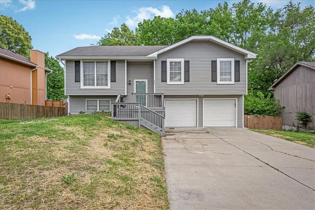 220 Debra Street, Lansing, KS 66043 - #1