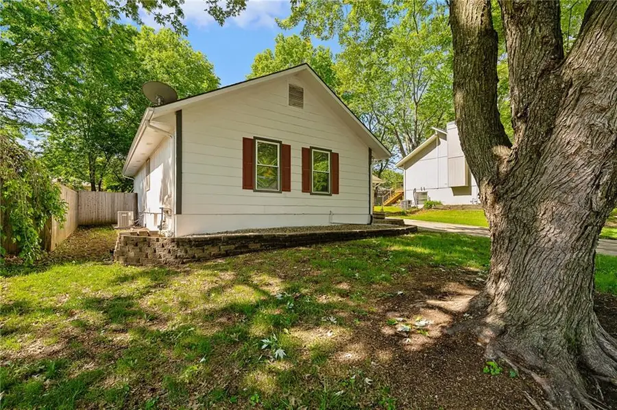 220 SW Richwood Lane, Blue Springs, MO 64014 - #3