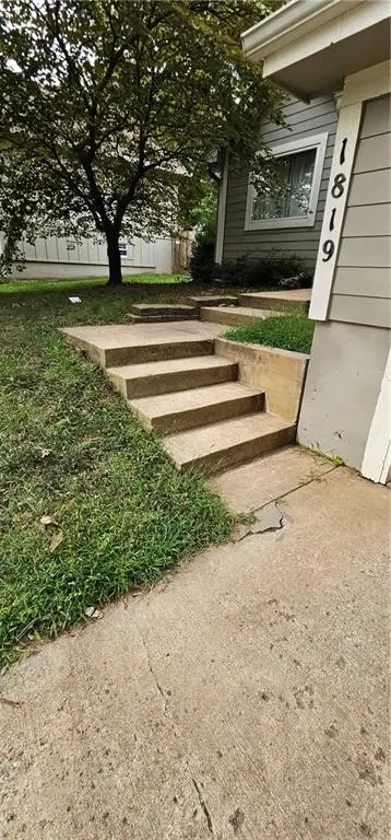 1819 S Stagecoach Drive, Olathe, KS 66062 - #2