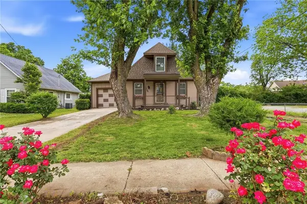 405 S Pine Street, Olathe, KS 66061